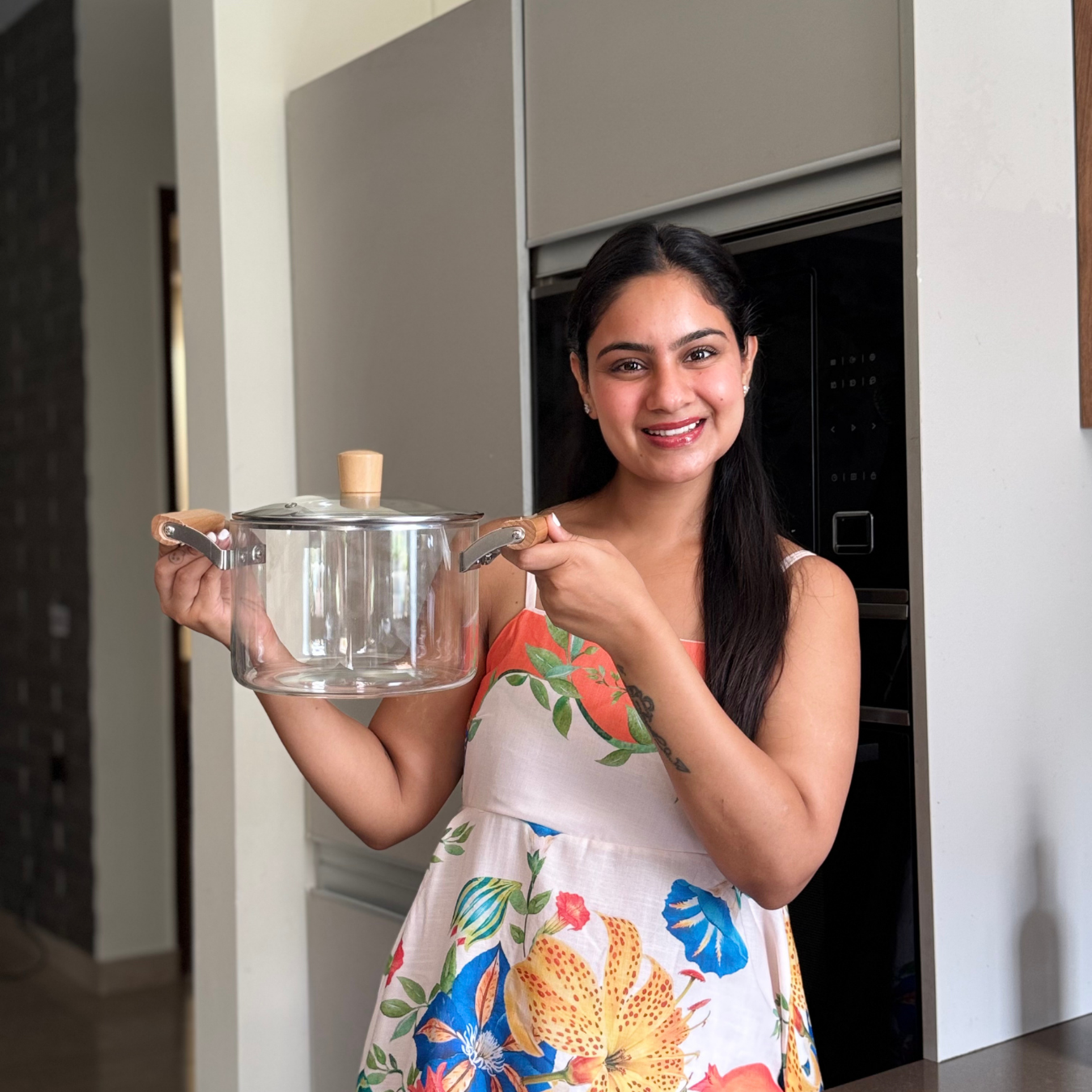 Glass Pot with Wooden Handles | Heat Safe Borosilicate Glass Pot | 3.5L