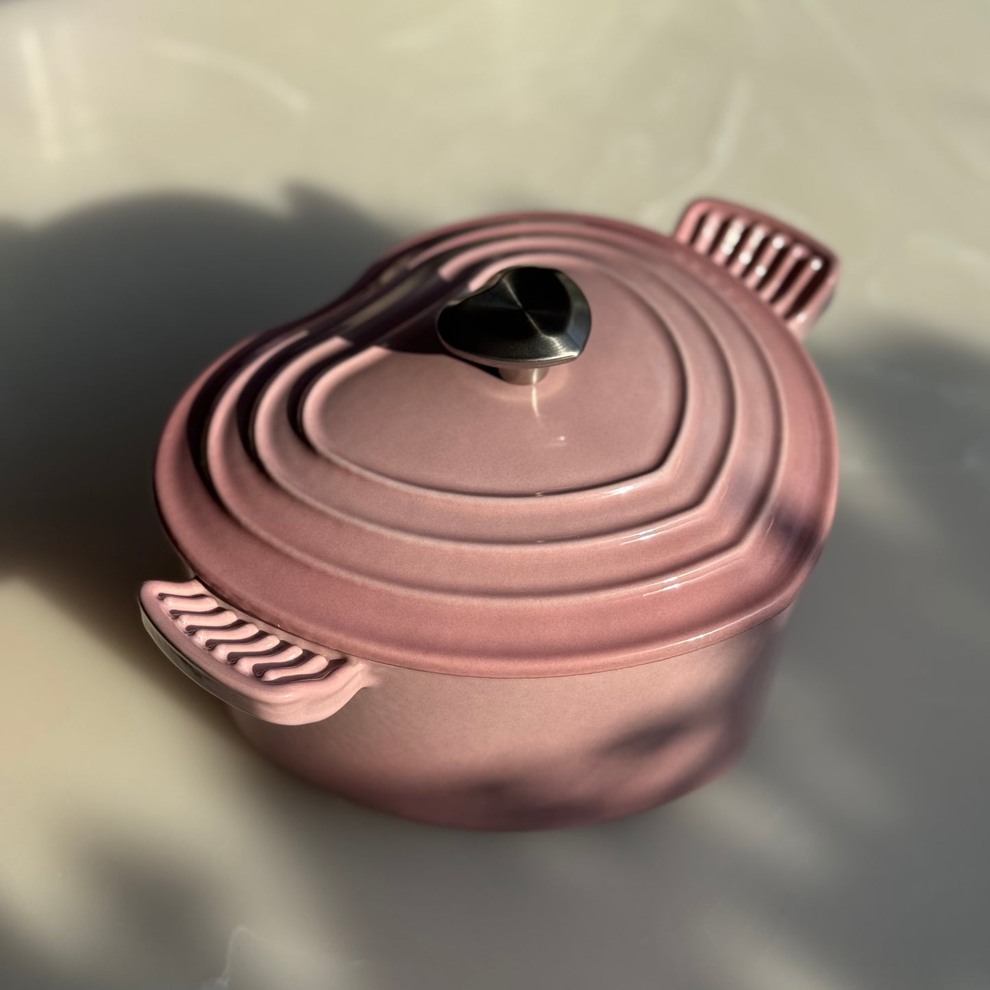 Heart-Shaped Pink Enamel Cast Iron Dutch Oven with Lid | Pink and Purple