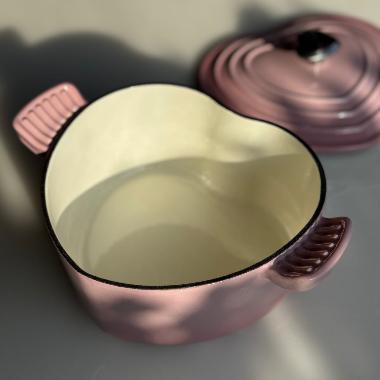 Heart-Shaped Pink Enamel Cast Iron Dutch Oven with Lid | Pink and Purple