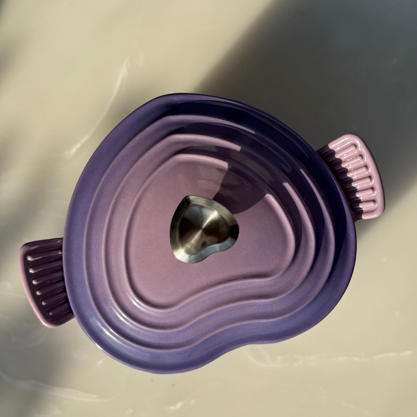 Heart-Shaped Pink Enamel Cast Iron Dutch Oven with Lid | Pink and Purple