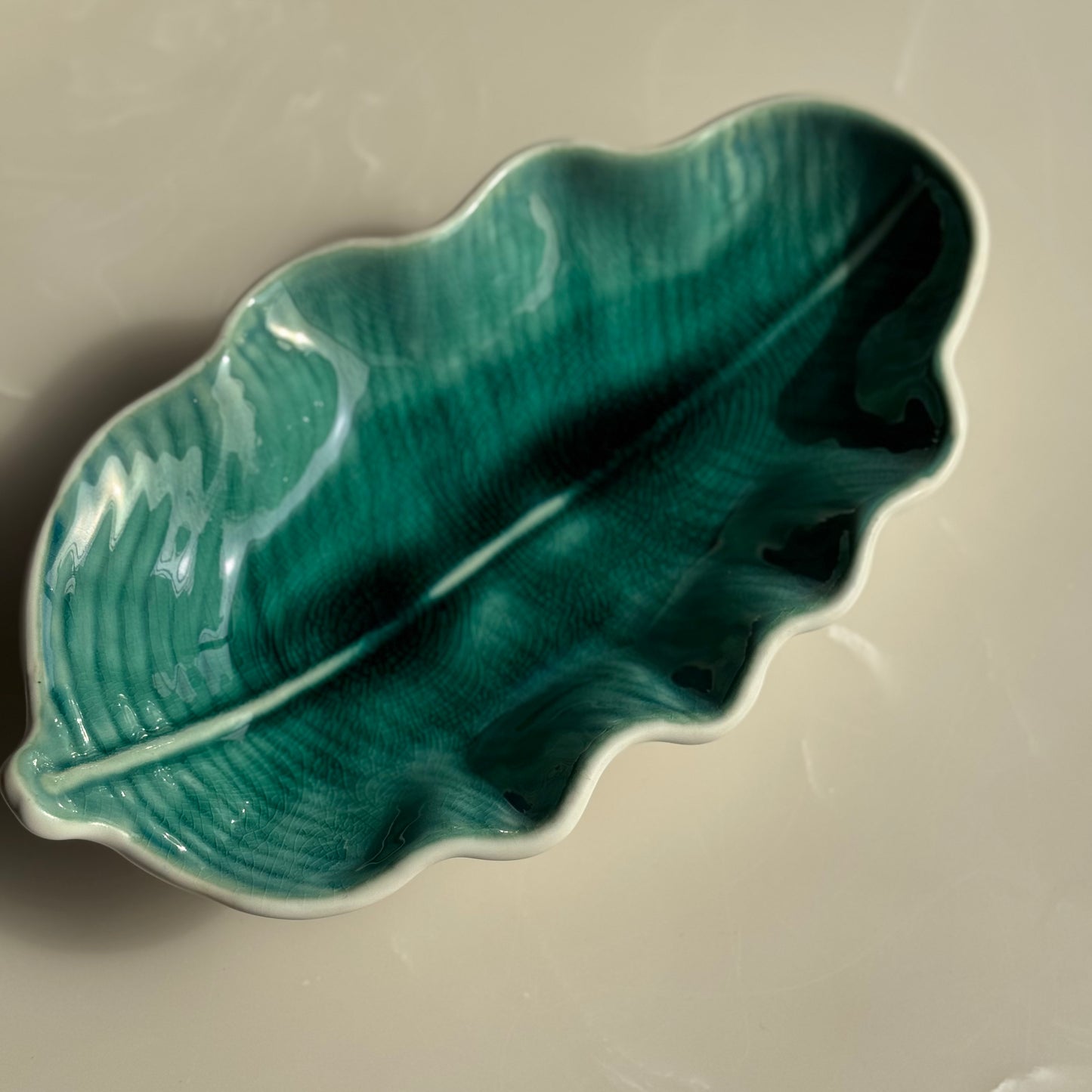Banana Leaf–Inspired Double Glazed Ceramic Serving Platter