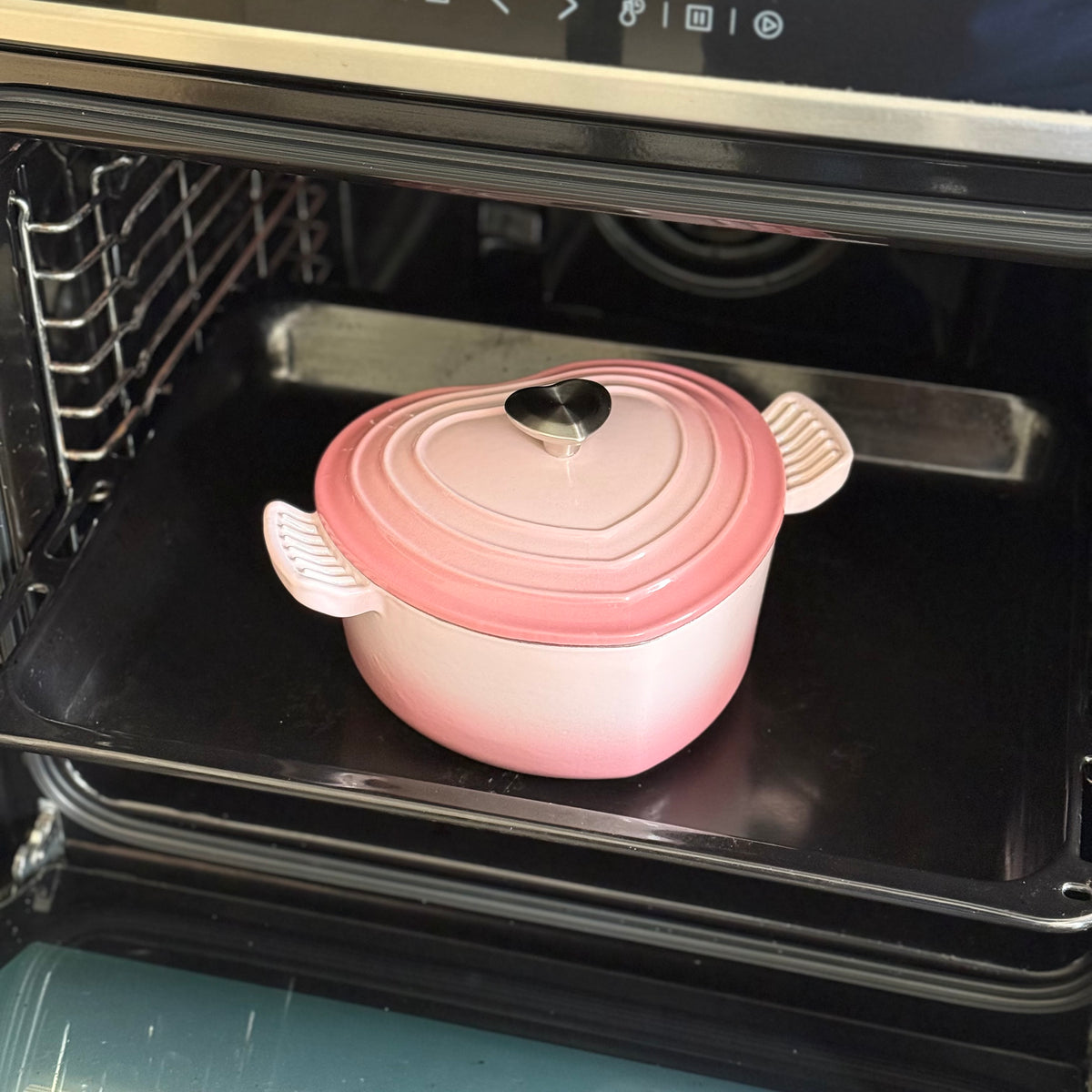Heart-Shaped Enamel Cast Iron Dutch Oven with Lid | Pink and Purple