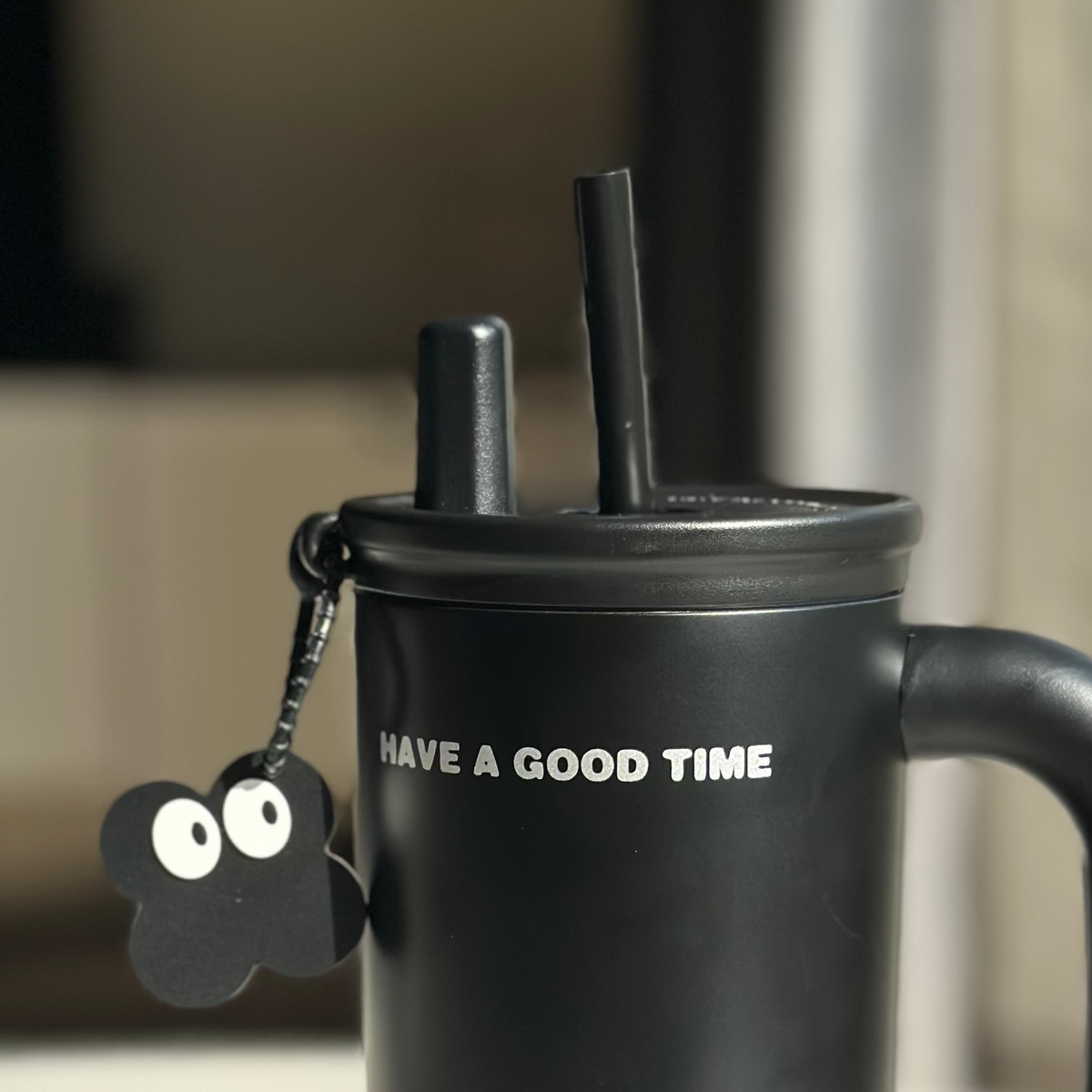 Trendy Tumbler -700ml Stainless Steel Mug with Handle & Straw