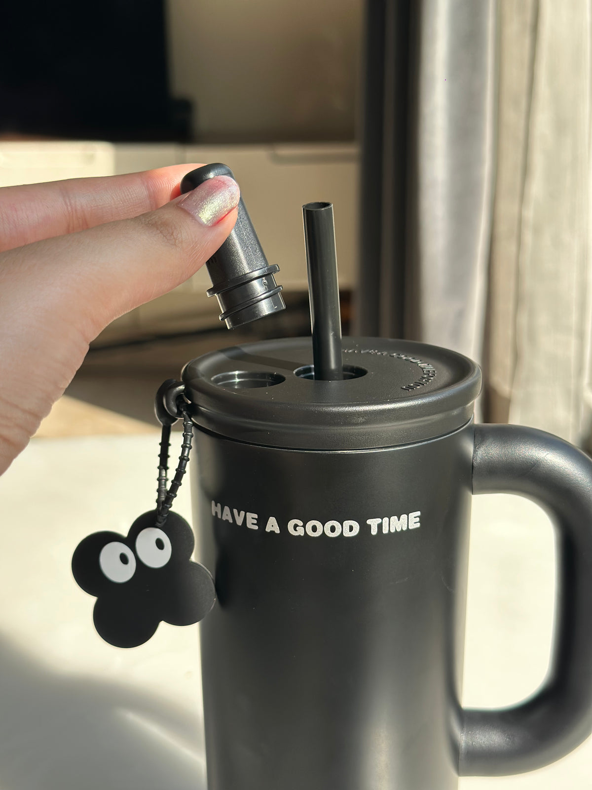 Trendy Tumbler -700ml Stainless Steel Mug with Handle & Straw