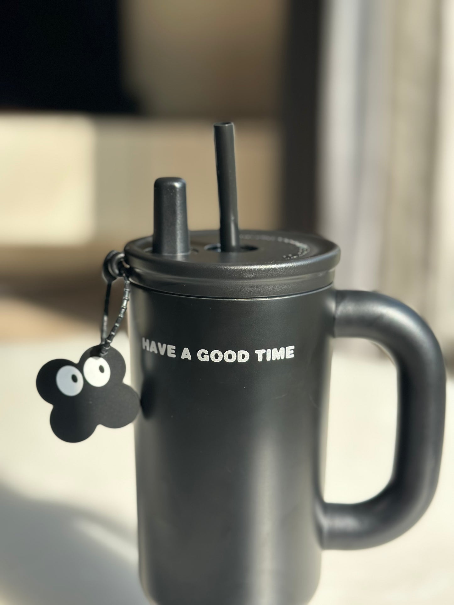 Trendy Tumbler -700ml Stainless Steel Mug with Handle & Straw