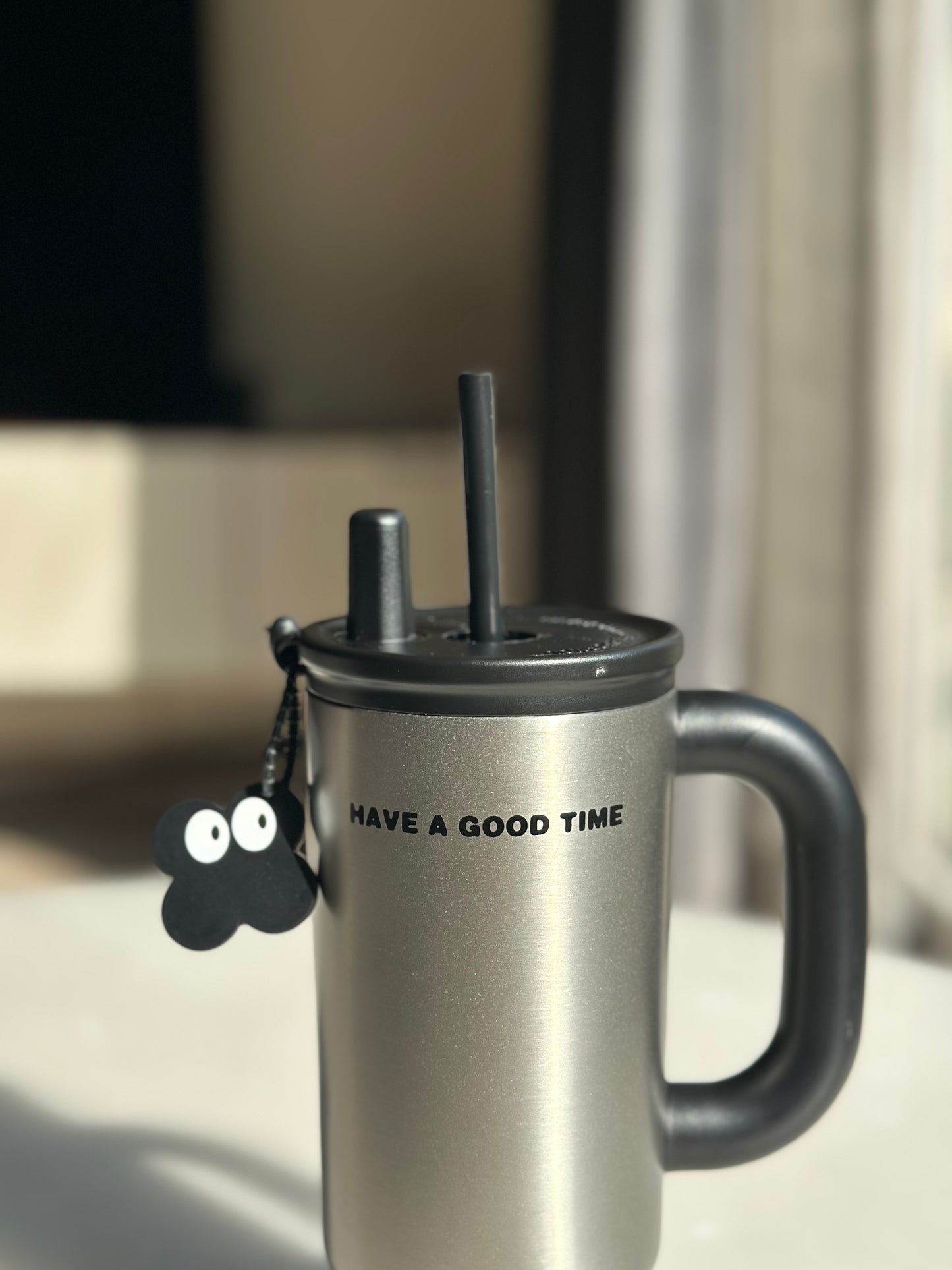 Trendy Tumbler -700ml Stainless Steel Mug with Handle & Straw