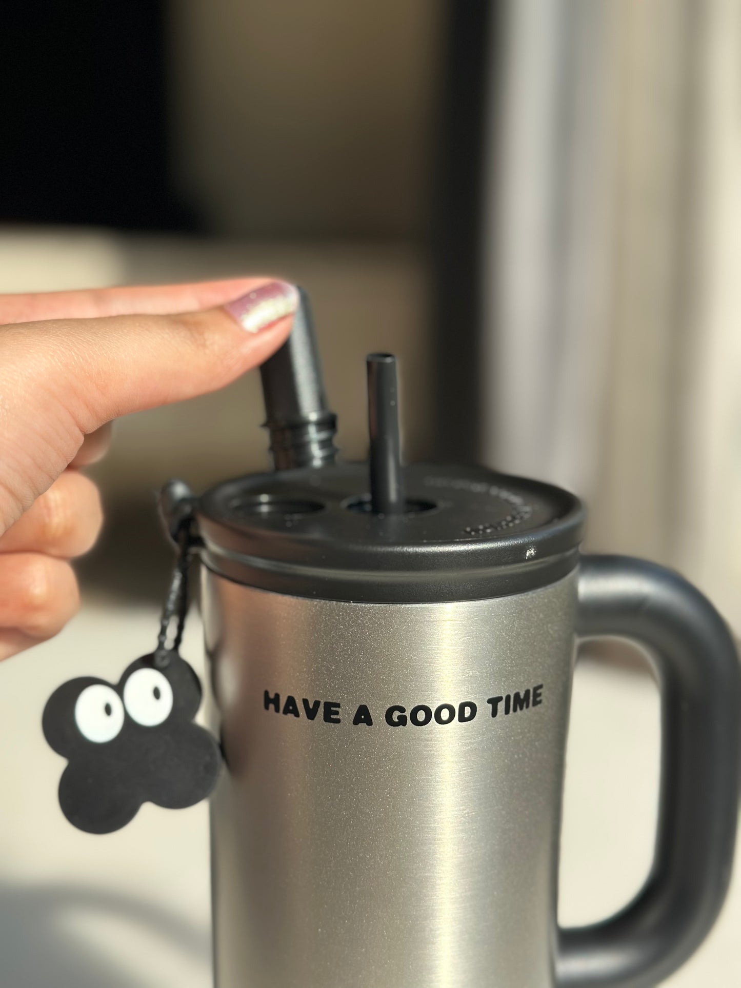 Trendy Tumbler -700ml Stainless Steel Mug with Handle & Straw