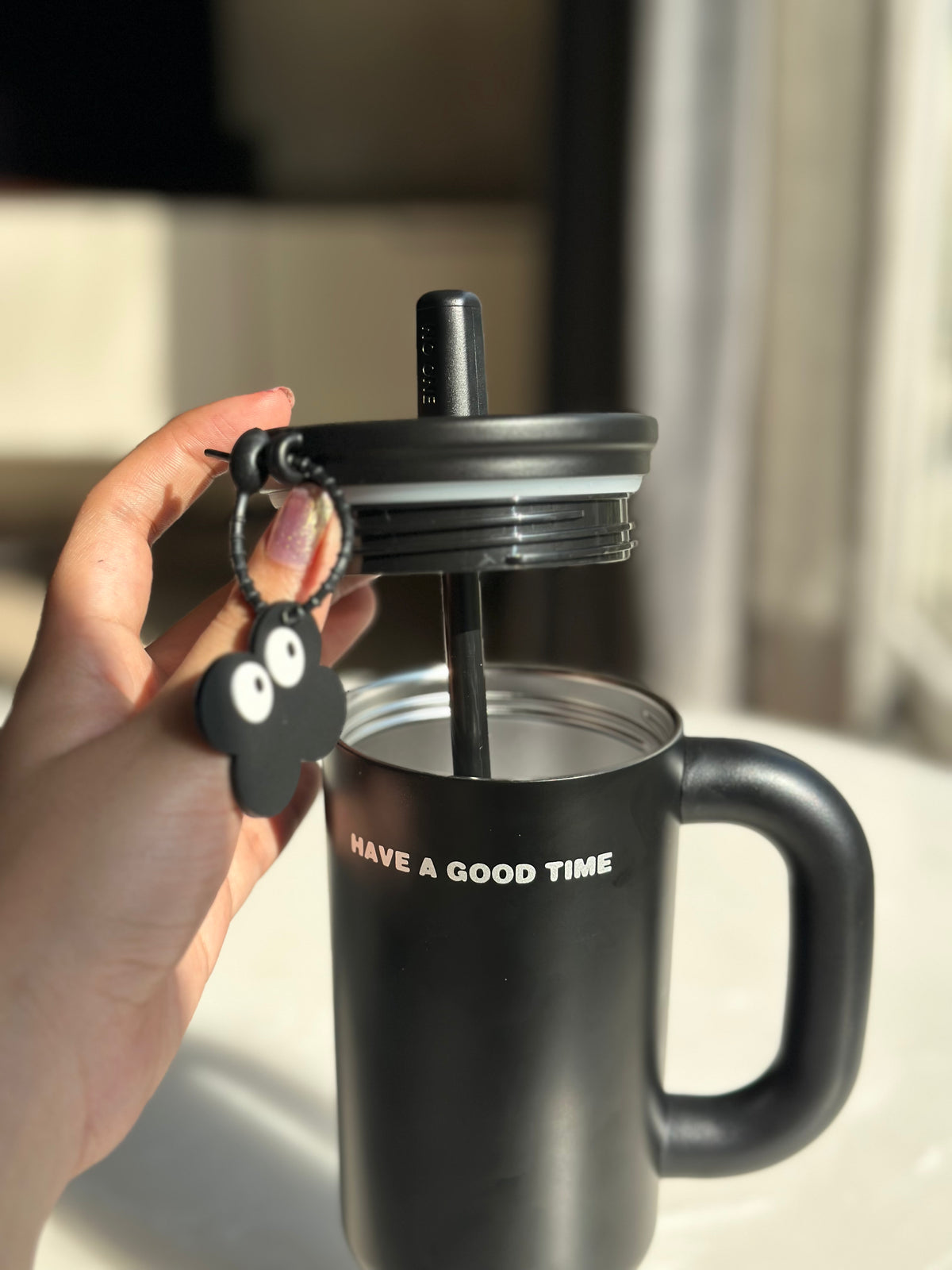 Trendy Tumbler -700ml Stainless Steel Mug with Handle & Straw