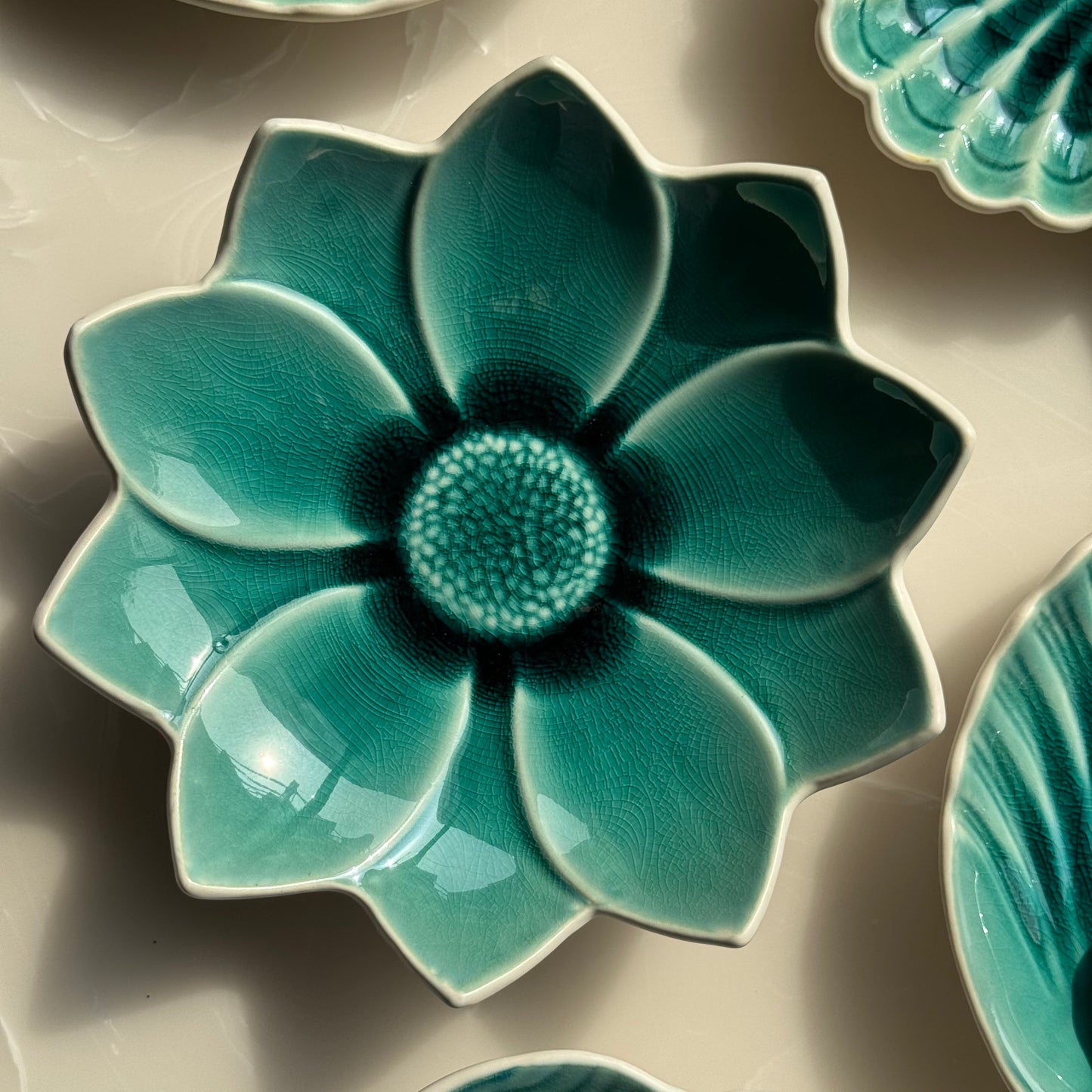 Ceramic Lotus Bowl with Crackle Glaze