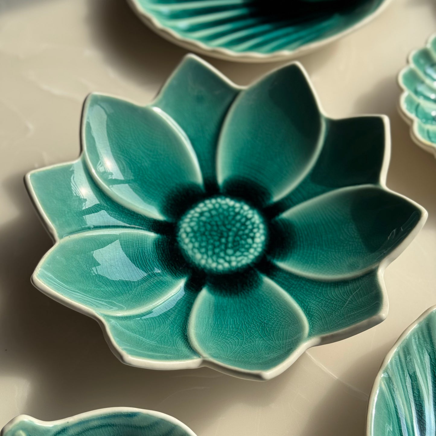 Ceramic Lotus Bowl with Crackle Glaze