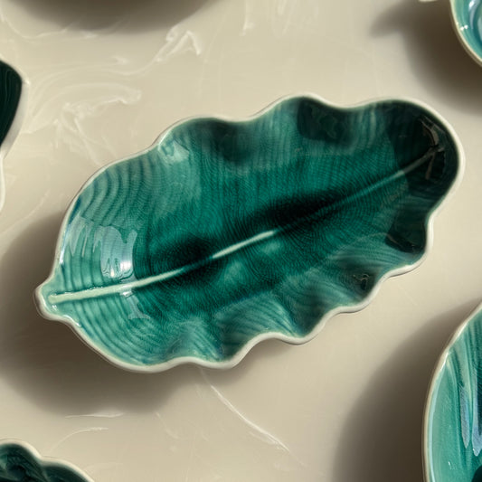 Banana Leaf–Inspired Double Glazed Ceramic Serving Platter