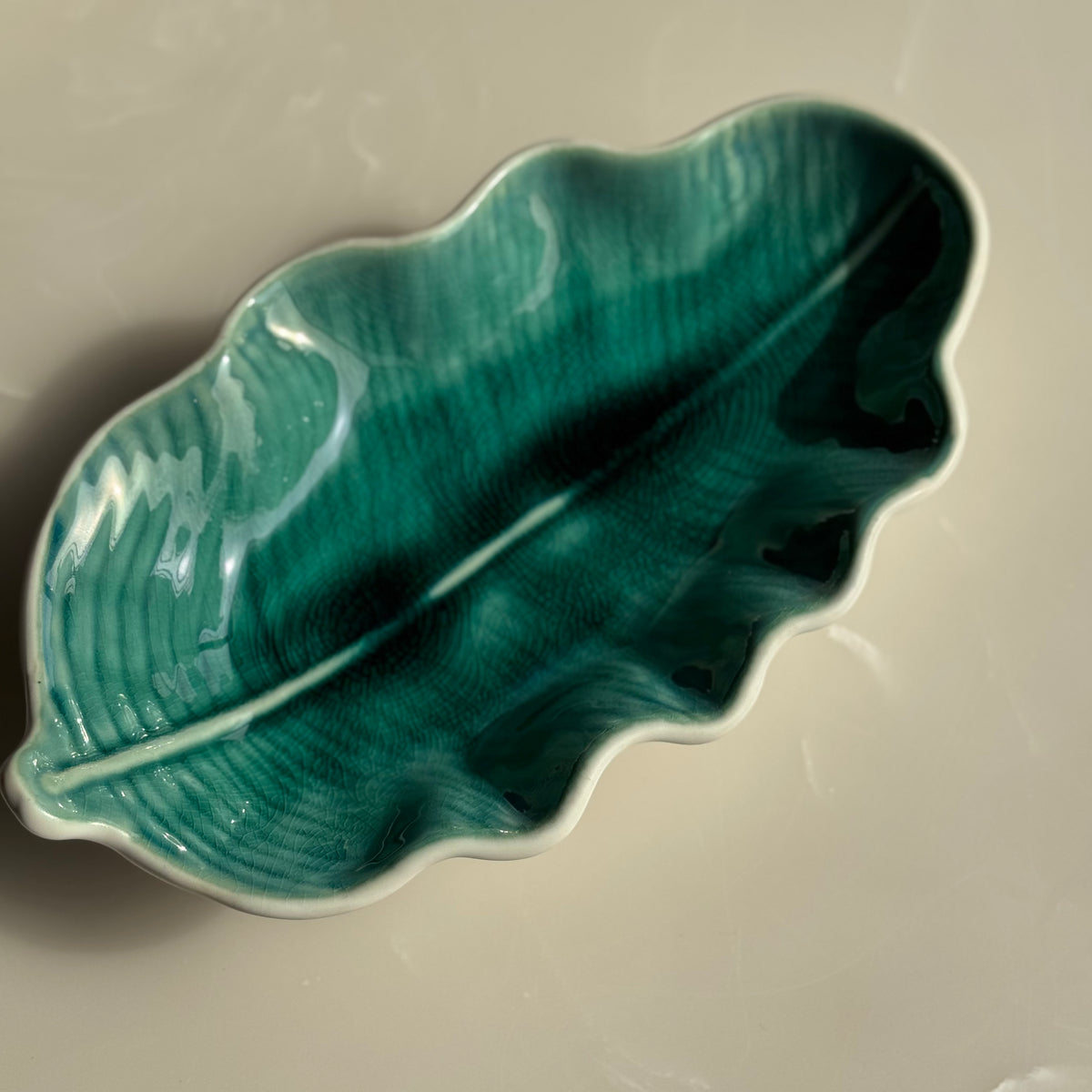 Banana Leaf–Inspired Double Glazed Ceramic Serving Platter
