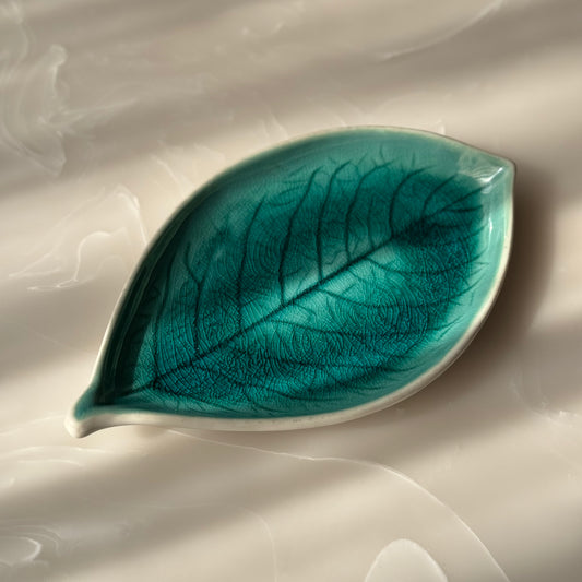 Leaf-Inspired Snack Serving Dish